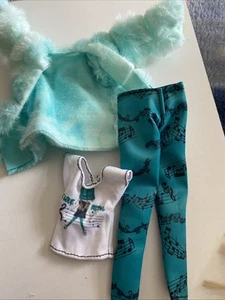 Sindy Size Clothes - Picture 1 of 3