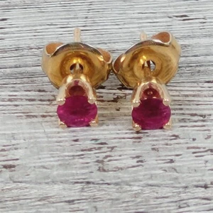 Vintage 14K Yellow Gold Ruby Stud Earrings Gemstone Classic Luxury Pretty - Picture 1 of 5
