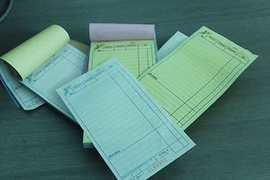 Wholesale 100 LARGE Restaurant Docket Books. Carbonless Duplicate Free Delivery - Picture 1 of 9