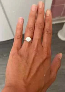 Engagement Ring Round Brilliant 2.23 Carat E color VS1 IGI certified Lab Grown - Picture 1 of 3