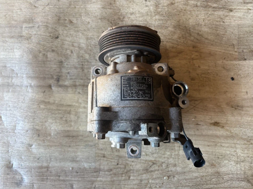 MITSUBISHI OUTLANDER OEM 14-15 NAVIGATION RADIO STEREO HEADUNIT SCREEN MONITOR - Image 1 of 4