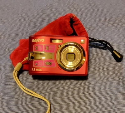 Sanyo Digital Camera S770 3X Optical Zoom 7.1 MP Working Condition! - Image 1 of 4