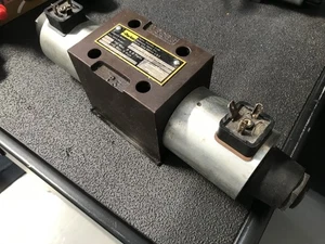 Elettrovalvola idraulica Parker D3FWE82MONJPO-10 - Foto 1 di 4
