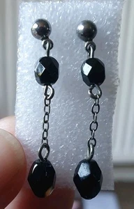 Dainty black bead and chain dangle earrings - Picture 1 of 6