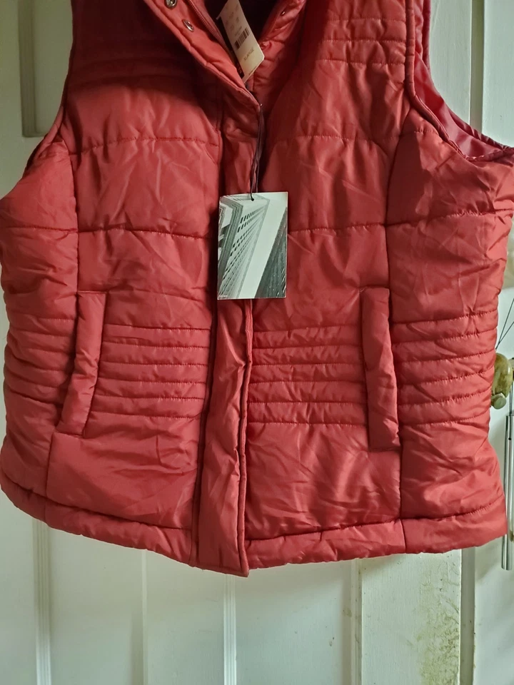 New York & Company Women Sz XL Rust Red Front Zip Quilted Puffer Vest Jacket NWT - Image 1 of 4