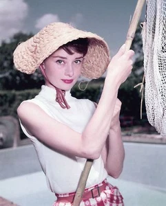 * Audrey Hepburn 5x7 Movie Memorabilia Hollywood Actress - Picture 1 of 1