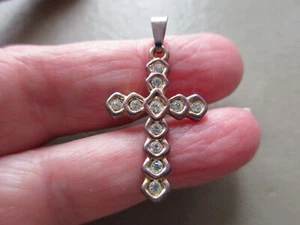 VINTAGE RETRO GOLD TONE PRETTY CRYSTAL GLASS CROSS FOB CHARM PENDANT BRACELET UK - Picture 1 of 4