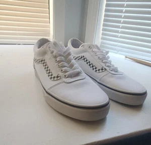 NWOB Men's Vans Ward Lace-up Skate Shoes Men's Size 9 - Picture 1 of 5