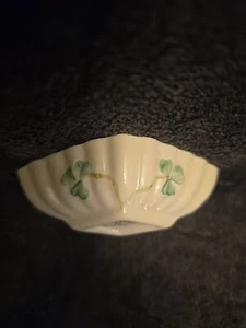 Irische BELLEEK Kleeblatt Design Miniatur Porzellan Form - Bild 1 von 6