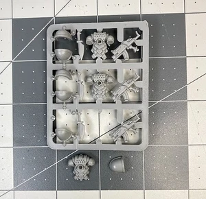 Vintage 40K SPACE MARINE BACKPACKS & BOLTER Sprue #2 2nd Ed. 90s GW OOP AH25 - Picture 1 of 1
