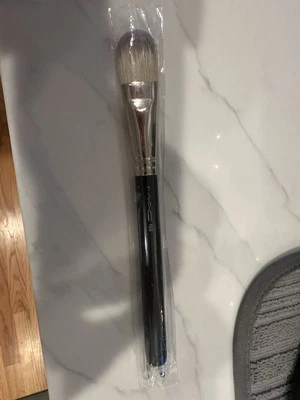 MAC 190 Foundation Foundation Brush-New - Image 1 of 4