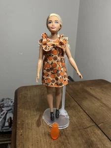 2015 Mattel Barbie Fashionistas Curvy Bambola Figura Giocattolo #22 -Rivestito - Foto 1 di 4