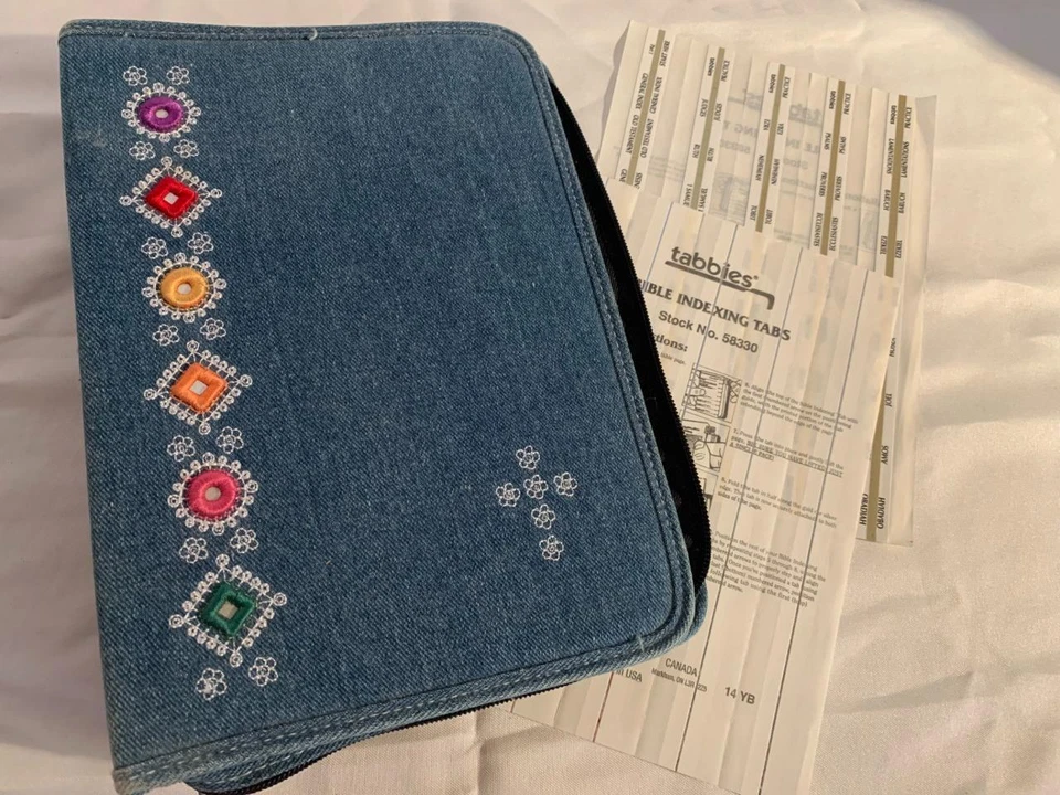 CUBIERTA BIBLIA de mezclilla marca CROSS de colección con cremallera (L) 7" x 10" con índice TABBIES 58330 Foto 1 de 1