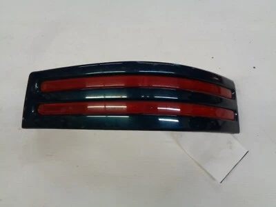 OEM Dodge Intrepid Lower Reflector on Right Tail Light Assembly 1993-1997 GREEN Foto 1 de 4