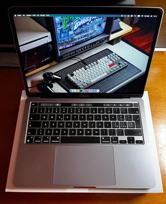 Apple MacBook Pro 13" (256GB SSD, M1, 8GB) Laptop - Grigio siderale + Accessori - Immagine 1 di 4