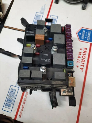 91955-2F112 原始设备制造商起亚 Spectra 机舱保险丝盒 — 第 1/2 张图片