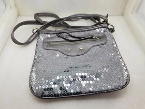 Womens Small Silver Purse - Used, In Good Condition - Free Uk Shipping - Picture 1 of 6
