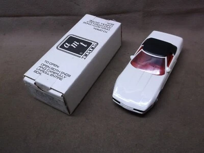 #6702 AMT ERTL 1/24 CHEVY 1992 CHEVROLET CORVETTE CONV PROMO ARTIC WHITE 1 MIL - Image 1 of 4