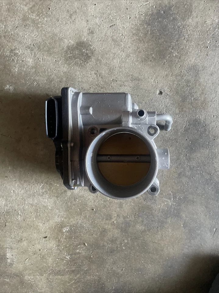 Lexus GS300 2006 carrocería del acelerador  Foto 1 de 4