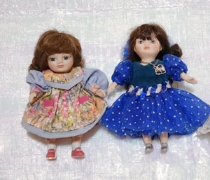 2er Set 1996 Marie Osmond Porzellan 5" Mini-Puppen ~ bewegliche Arme EUC - Bild 1 von 15