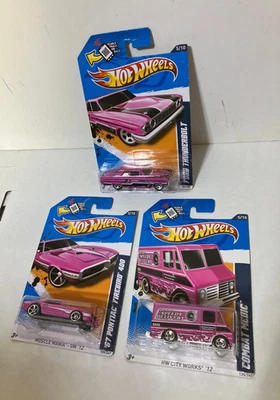 Hot Wheels Walmart Rosa Lote de 3 Thunderbolt, 67 Firebird 400, Combat Medic 2012 Foto 1 de 4
