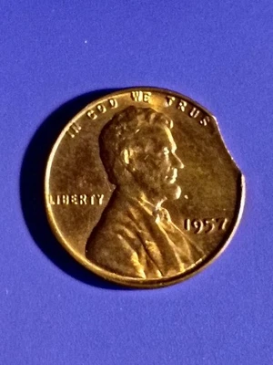 1957 Lincoln Wheat Cent- ERROR Clipped Planchet- AU/UNC  - Image 1 of 4