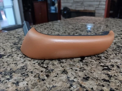 Правая внутренняя ручка захвата двери Ferrari 458 Italia, деталь No 82731329 - Изображение 1 из 4