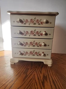 Vintage wooden chest for jewelry with dainty floral. (JB 4) Made in Tawain - Picture 1 of 9