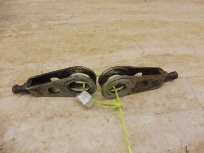 1972 Yamaha R5 350 R5C Y688; ajustadores de roda de eixo traseiro - Imagem 1 de 4