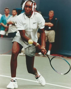 VENUS WILLIAMS 8 X 10 PHOTO WITH ULTRA PRO TOPLOADER - Picture 1 of 2