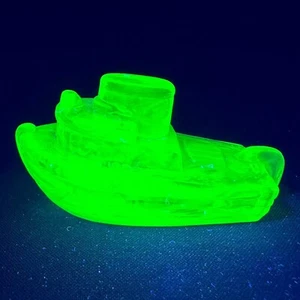 Uranium Glass Boyd Teddy The Tugboat In March Carnival 17/04/2007 Glows As New - Picture 1 of 21