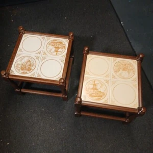 2x Mini 4er Fliesen Beistell Tische Blumen Hocker Massiv Holz Vintage Kacheln - Bild 1 von 5