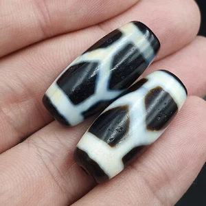 2 Antique Vintage Old Himalayan Indo Tibetan Agate Beads Unique pattern 2 beads - Picture 1 of 13
