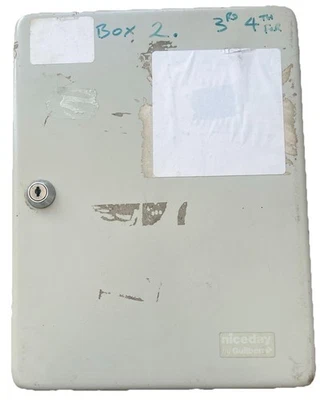 Niceday Key Box, 12 x 9 x 3.5ins, Used, Lockable, Storage, Cabinet, Grey, Metal - Image 1 of 4