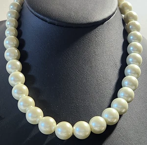STUNNING Vintage ESTATE Large Chunky Faux Pearl Choker Necklace Heavy GLASS - Picture 1 of 4