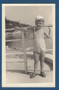 Vintage photo Croatia 1950s, Beautiful Child pose on beach  - Picture 1 of 2