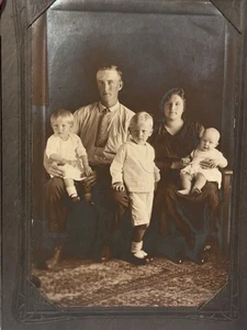 Antique Photo FAMILY PORTRAIT STUDIO Cabinet Card Frame Art Nouveau Style - Picture 1 of 6