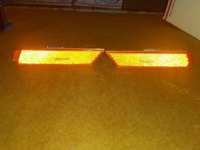 2010-15 CAMARO RS SS FRONT SIDE MARKER PARK LIGHTS SET RH RIGHT AND LH LEFT  - Image 1 of 4