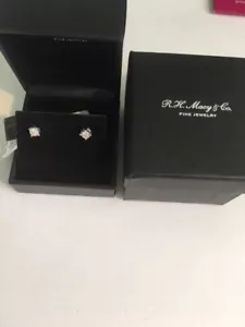 NEW R.H. Macy 14k White Gold 3/8 ctw. Real Diamond Round Stud Earrings with box - Picture 1 of 3
