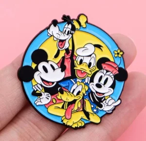 ROUND DISNEY GANG ENAMEL PIN - FREE AU POST - AU STOCK - Picture 1 of 1