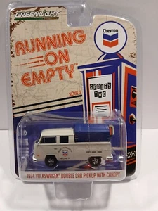 Greenlight Running On Empty 1:64 CHEVRON 1974 VW DOUBLE CAB PICKUP W/ Canopy - Picture 1 of 2