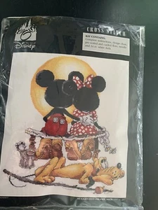 PUPPY LOVE Kreuzstich-Kit THE ART OF DISNEY Mickey Minnie Pluto Neu in Verpackung - Bild 1 von 3