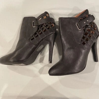 Botines de aguja Forever 21 de cuero negro Foto 1 de 4