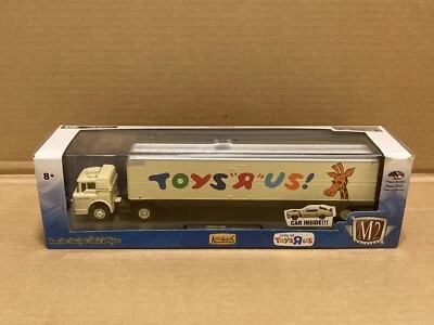 M2 Machines Toys R Us Auto Hauler '60 Ford C-600 & '70 Ford Mustang BOSS 302 - Image 1 of 4