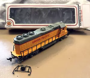 Bachmann HO Scale Union Pacific Diesel Locomotive #866, lighted, runs - Picture 1 of 15