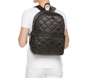 T-shirt e jeans trapuntati zaino a cupola grande - nero, prezzo al dettaglio $60 () - Foto 1 di 4