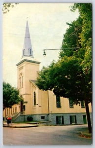 SACRED HEART CATHOLIC CHURCH WINCHESTER VIRGINIA postcard D6 - Picture 1 of 2