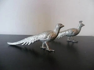 A Vintage Pair of White Metal Peacock Ornaments, Menu / Place Card Holders - Foto 1 di 10
