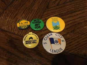 Vintage Pins! 5 New York Knöpfe aus 40er/50er/60er/70er Jahre Radio City Music Hall - Bild 1 von 1