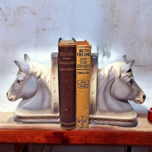 Par de sujetalibros de cerámica con cabeza de caballo caballos grises con zapatos de caballo 7" H x 5" L x 2" W - Imagen 1 de 9